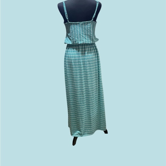 2 FOR 1 FULL LENGTH SUMMER DRESSES GENTLY WORN SEE DESCRIPTION - Picture 2 of 6